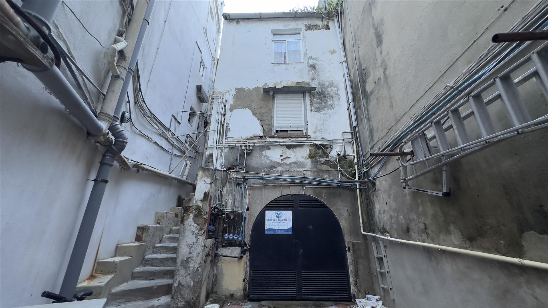 Image of House - 14 Bedrooms - 1 Bathrooms for Sale in Town Area-Gibraltar, Image 3